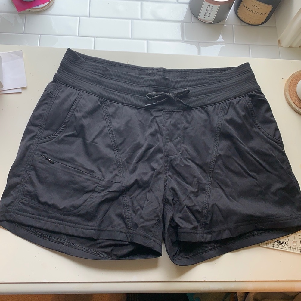 NWOT northface shorts